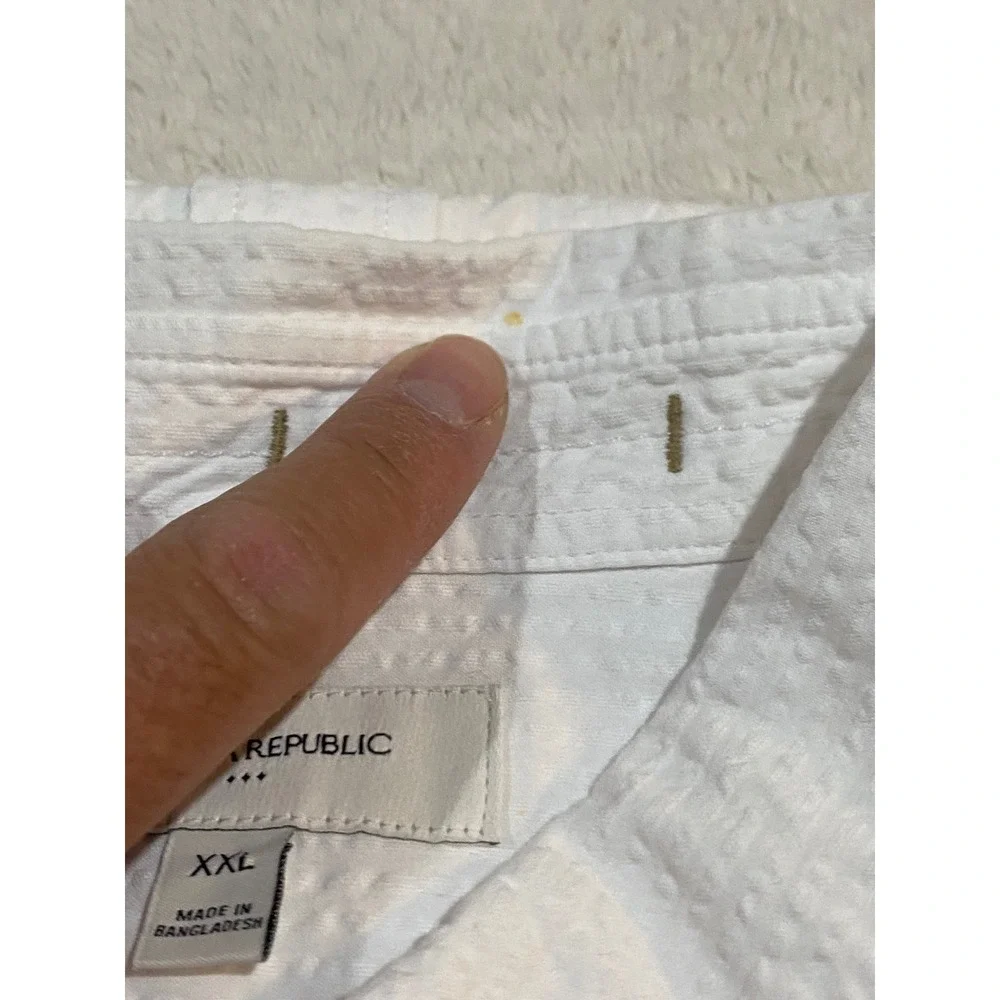Banana Republic Mens XXL White Seersucker SS Button Down Shirt S/748719‎